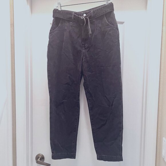 H & M-High Waisted Mom Jeans-Black Distressed Size 4 -Cotton Blend-Belted-Trend - Picture 1 of 15